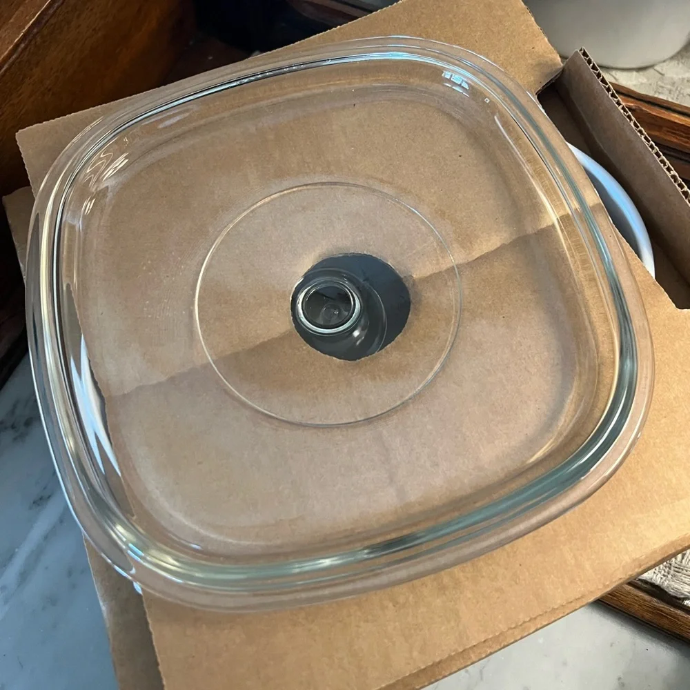 CORNINGWARE *Vintage* 3 Quart Covered Casserole Dish in 